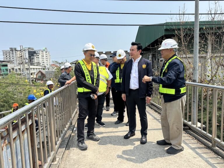 “กฤชนนท์”ร่วมสางปัญหาปัญหาสะพานลอยหน้าตลาดทะเลไทย