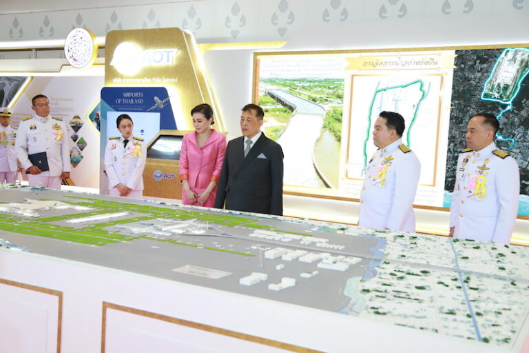 “ในหลวง-ราชินี”ทรงเปิดอาคารเทียบเครื่องบินรองสนามบินสุวรรณภูมิ