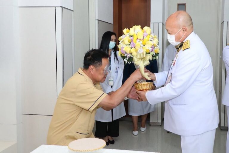 “อนุทิน”สำนึกในพระมหากรุณาธิคุณ “ในหลวง -พระราชินี”