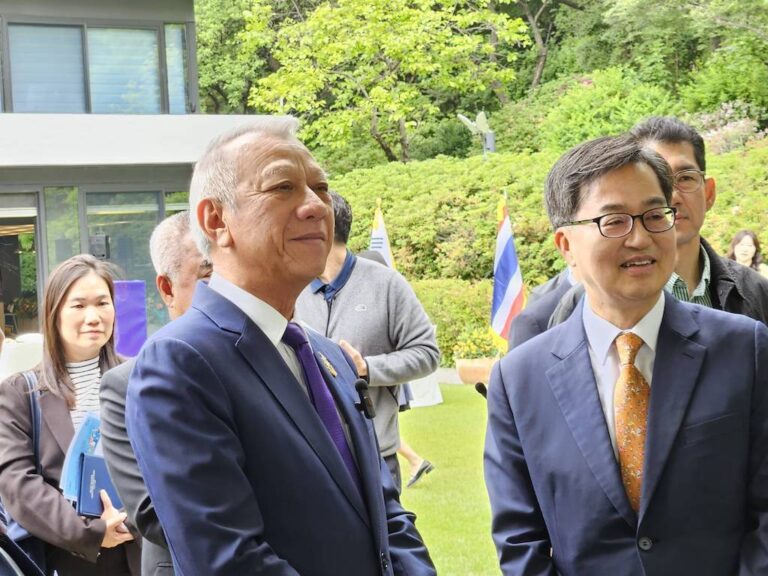 “พิพัฒน์”พบผู้ว่าฯ คย็องกี เกาหลีใต้ กระชับสัมพันธ์แน่นแฟ้น