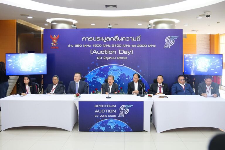 7 อรหันต์ กสทช.ปลื้มประมูลคลื่นคว้าเงิน 4.1 หมื่นล้าน