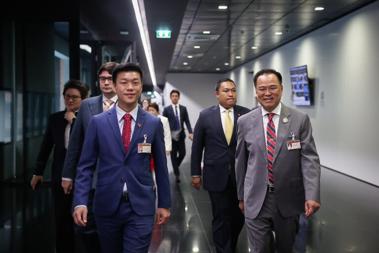 ชื่นมื่น ! “อนุทิน” ร่วมประชุมแกนนำฝ่ายค้าน ยันไร้ข้อเสนอ “นายกฯ ชั่วคราว”