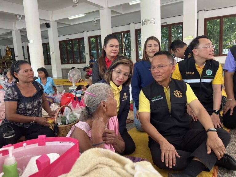 “คมคมนาคม – สาธารณสุข” เยี่ยมศูนย์พักพิง – โรงพยาบาล