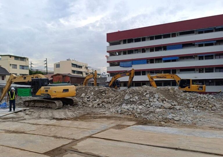 รื้อถอนแล้วนะ! สน.สามเสน รฟม.พร้อมแก้ไขซ่อมแซมถนนสามเสน