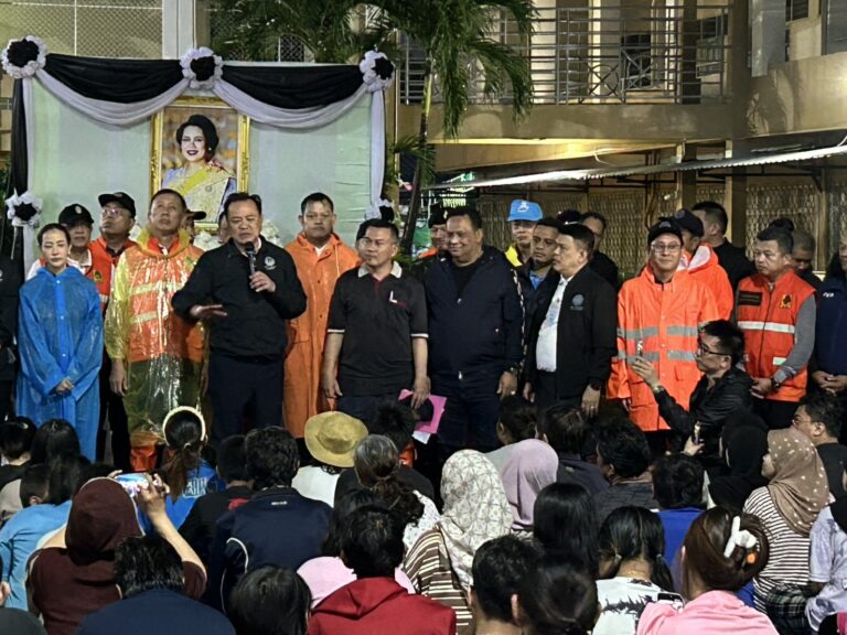 กรมทางหลวงระดมคน -เครื่องมือ เร่งกู้น้ำท่วมหาดใหญ่