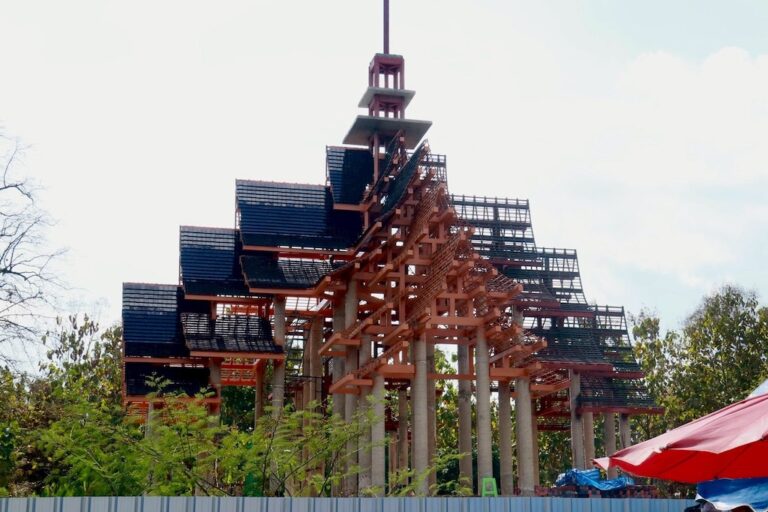 ทอดผ้าป่ามหากุศลสองครูบา สร้างพระตำหนักทรงเมืองเจ้าแม่จามเทวี