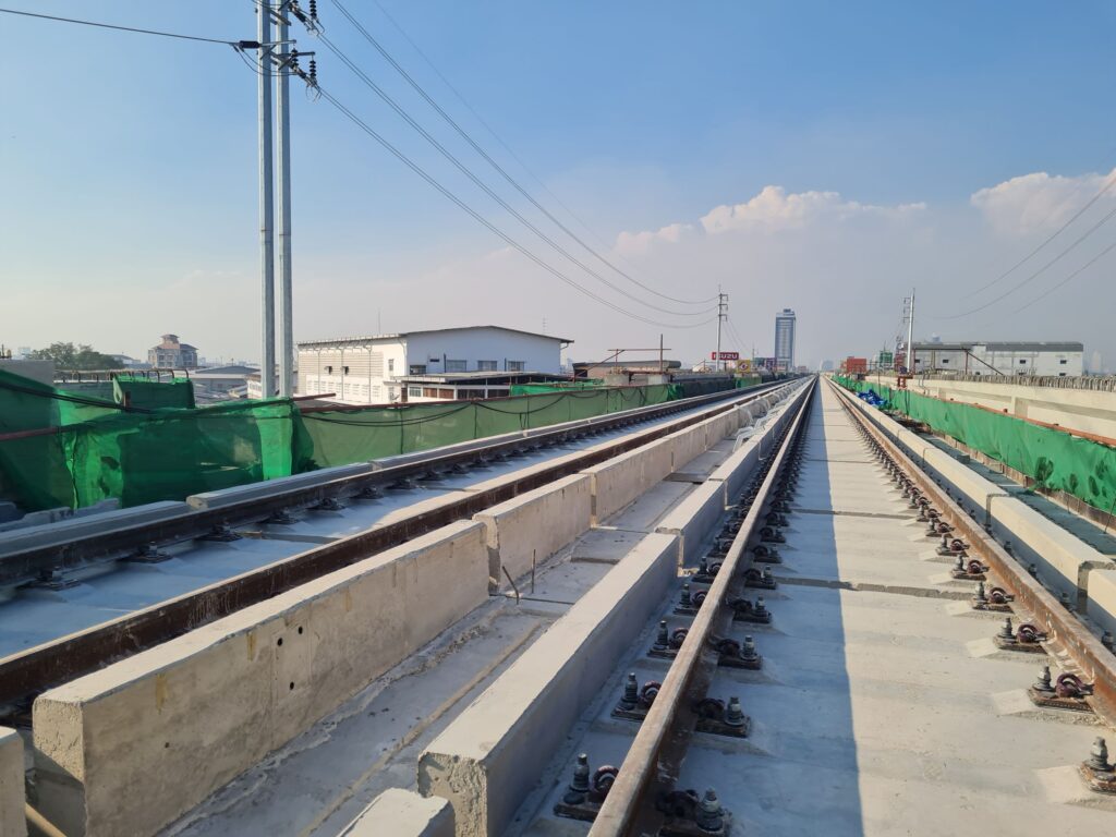 รฟม.ยันสร้างรถไฟฟ้าม่วงใต้ปลอดภัย ติดราวกันตก