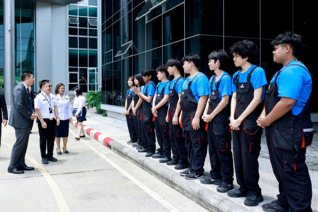 aviation students welcome mot deputy
