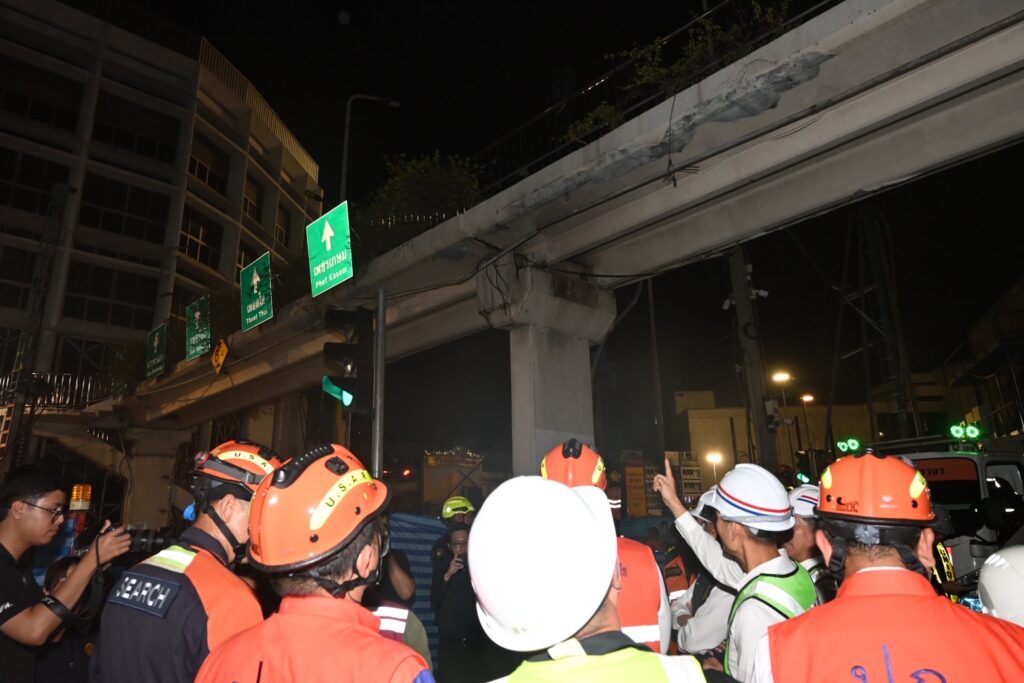 moved Wongwian yai bridge
