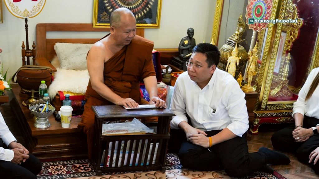 phattraphong restore wat khao phra