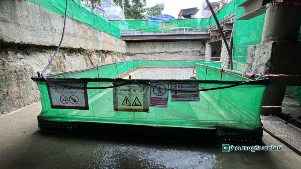 purple line clear signage