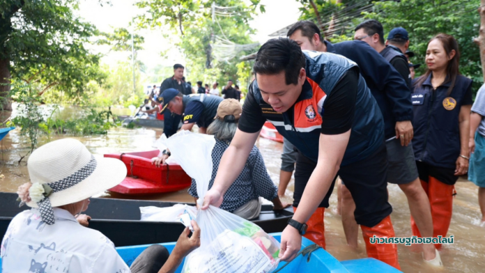 sanphet visited ayutthaya flood area