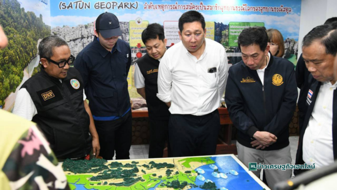mot pushes seaplane satun